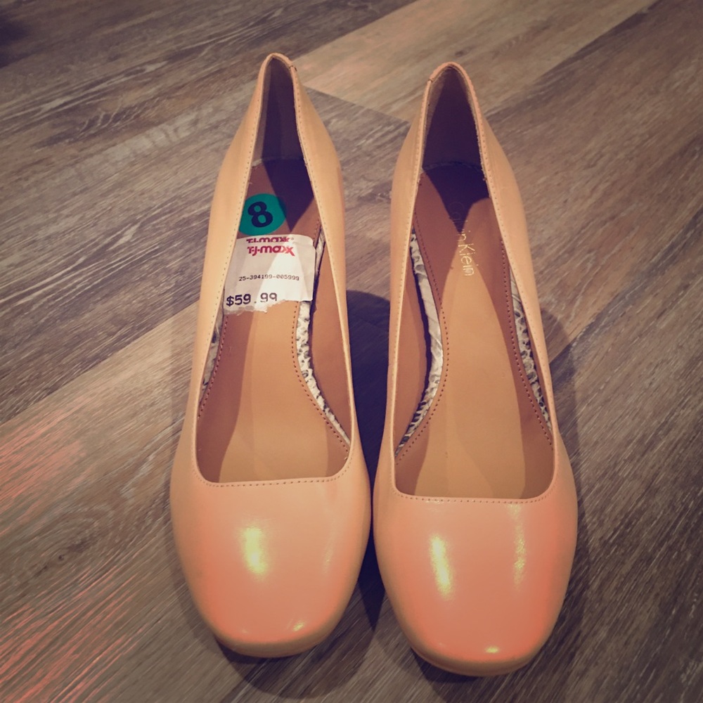 Calvin Klein Taupe shoe gold  7 inch heels